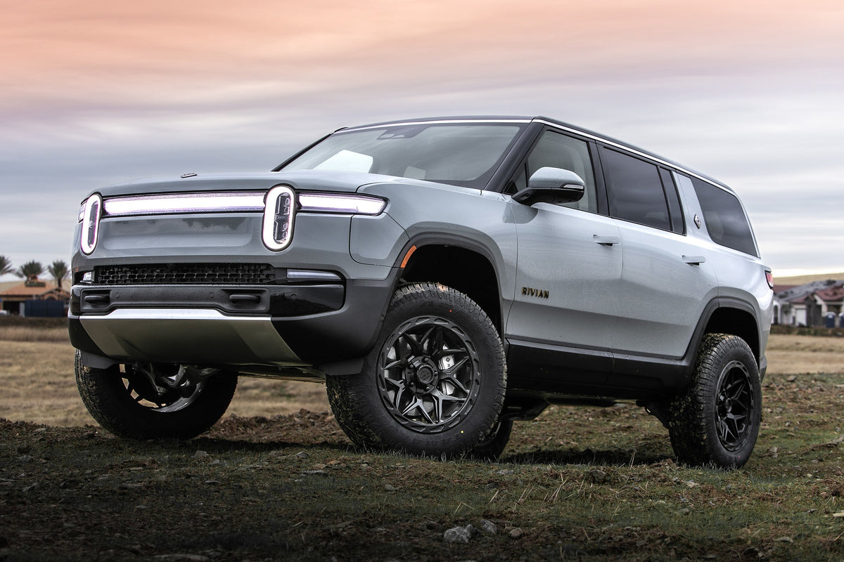 Rivian R1S on Lock Off-Road Matrix wheels (photo 1)